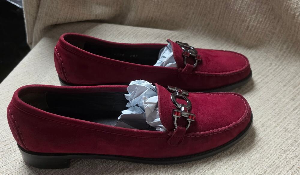 Stuart Weitzman 9.5 Burgundy Suede Horsebit Loafers Quiet Luxury Made Spain